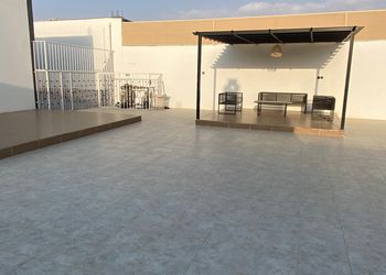 شاليه بمجالس واسعة ومسبح خارجي