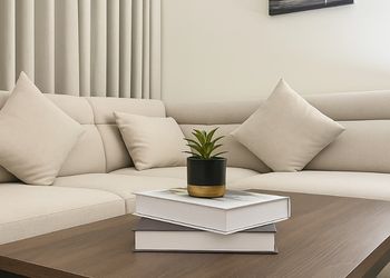 شقة بغرفة نوم وتصميم هادئ 