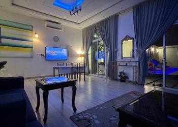 شاليه بالعاب مائية ومسطح اخضر
