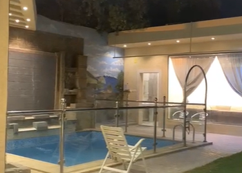 شاليه بمسبح وألعاب مائية