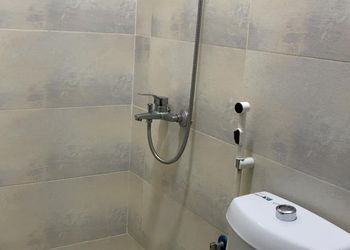 شقة بغرفة معيشة وغرفتين نوم 
