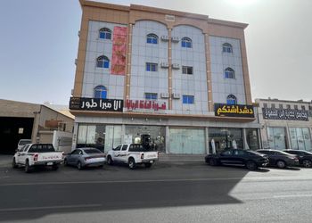 شقة بصالة جلوس وغرفة نوم 