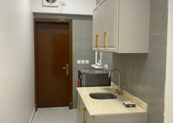 شقة بغرفة معيشة وغرفة نوم 
