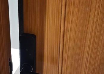 شقة أنيقة بصالة وغرف نوم