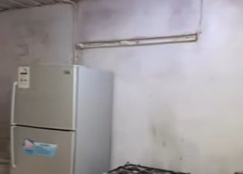 مخيم  بجلسة خارجية وبيت شعر 