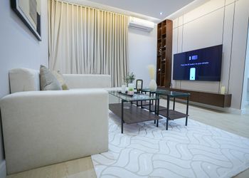 شقة بغرفة معيشة وغرفة نوم 