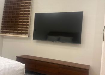 استديو بأثاث مريح وبسيط 