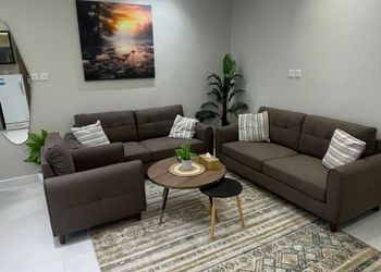 شقة بصالة مريحة وغرفة نوم 