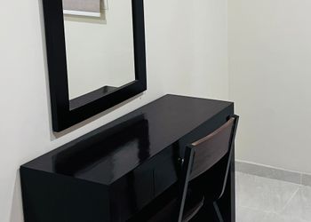 شقة بغرفة نوم و أثاث مريح 