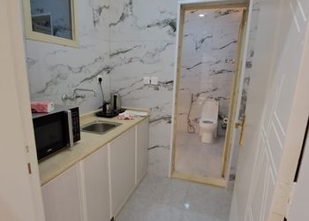 استديو بأثاث مريح وبسيط 
