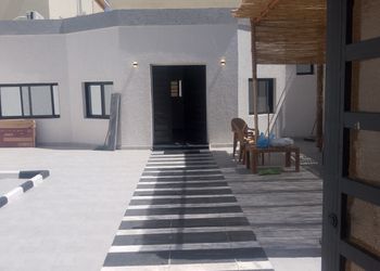 استراحة بمجلس وفناء خارجي 