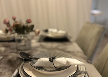شقة بغرفة جلوس وغرفتين نوم 