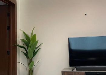 شقة بصالة مريحة وغرفة نوم 