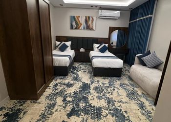 استديو بأثاث مريح وبسيط 