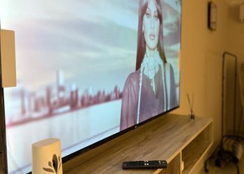 استديو بسرير ماستر وجلسة مريحة 