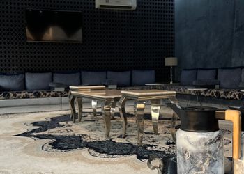 استراحة بمسبح خارجي ومجلس