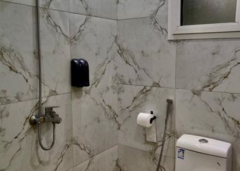 استديو بأثاث مريح وبسيط