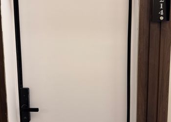استديو بدخول ذاتي وتصميم هادئ 