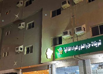 استديو بسرير ماستر وجلسة جانبية 