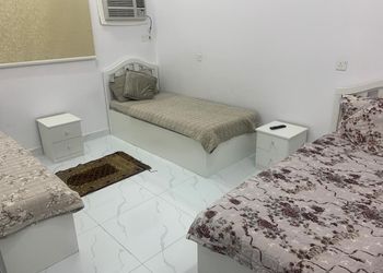 شقة بأثاث مريح وبسيط 