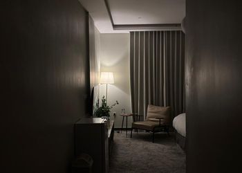 استديو بسرير ماستر وأثاث مريح 