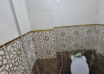 شقة بصالة انيقة وثلاث غرف نوم