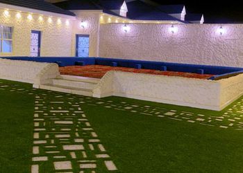 استراحة بجلسة خارجية ومسطح اخضر