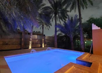 مزرعة بمناظر خلابة وجلسة خارجية 