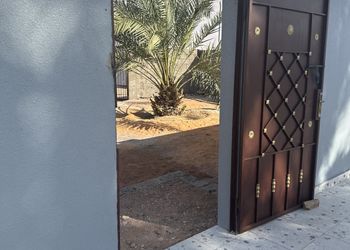 استراحة بمجلس وفناء خارجي 