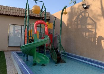 شاليه بمسبح وألعاب مائية