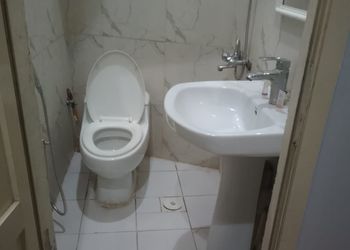 استديو بأثاث مريح وبسيط 