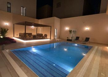 استراحة بمسطح اخضر ومجالس