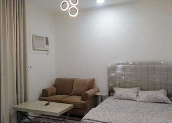 استديو بسرير ماستر وأثاث مريح 