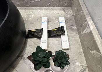 استديو بسرير ماستر وأثاث مريح 