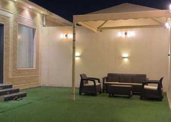 شاليه بمسطح اخضر ومسبح 