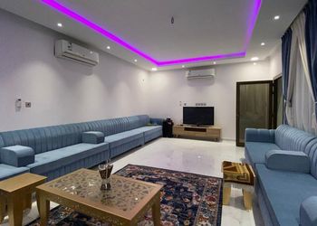 شاليه بمسبح خارجي ومجالس واسعة 