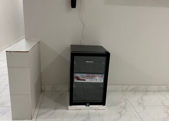 شقة بغرفة معيشة وغرفة نوم