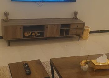 شقة بصالة جلوس وأربع غرف نوم