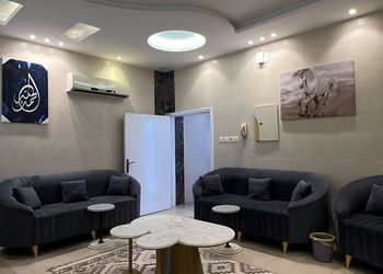 شاليه بغرفة نوم مطلة على المسبح