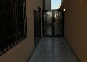 شقة بصالة انيقة وغرفتين نوم