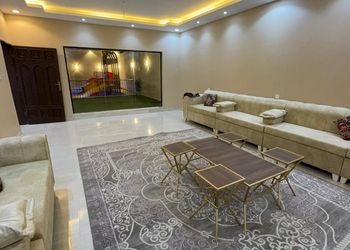 شاليه بجلسة خارجية وألعاب مائية 
