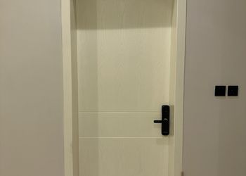 استديو بأثاث مريح وبسيط 