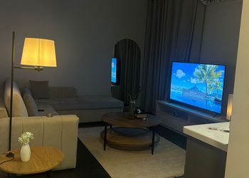شقة بصالة انيقة ودخول ذاتي