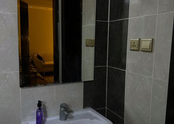 استديو بسرير فردي وجلسة جانبية