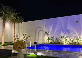 شاليه بمسطح اخضر و مسبح
