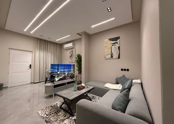 شقة بدخول ذاتي وتصميم أنيق 