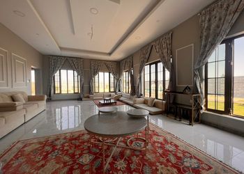 استراحة بمسطح اخضر ومجالس