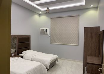 شالية بجلسة خارجية و مسبح داخلي