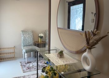استديو بأثاث مريح وبسيط 