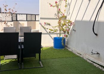 شقة بصالة أنيقة ودخول ذاتي